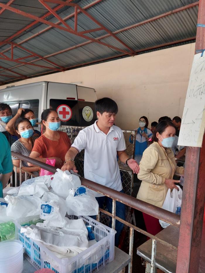 Phát cơm từ thiện tại Bệnh viện Nhi Đồng 2 ngày 12/11/2022